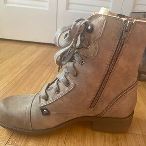 Never worn -Cob Hill Brunswick Waterproof lace up boots